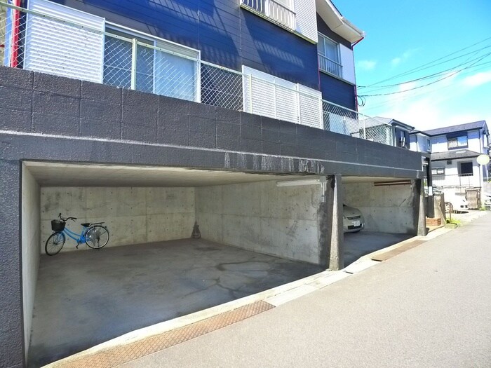 物件外観写真4　(駐車場)