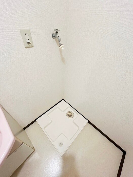 物件内観写真12　(洗濯機置場)