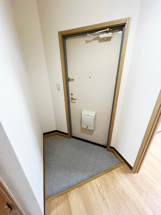 物件内観写真14　(玄関)