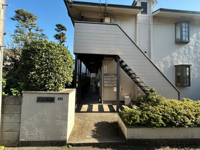 物件外観写真2　(エントランス部分)