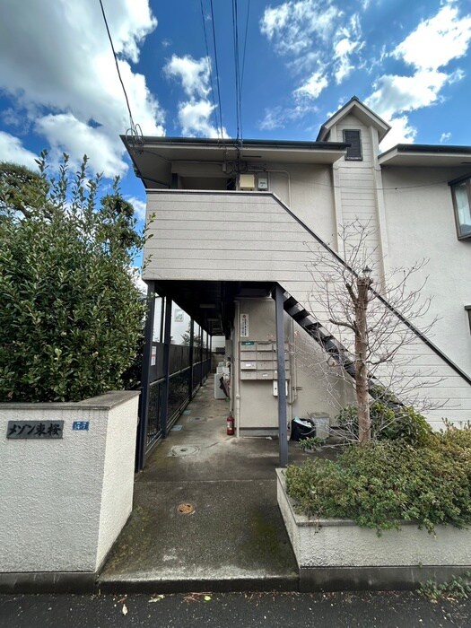 物件外観写真2　(エントランス部分)