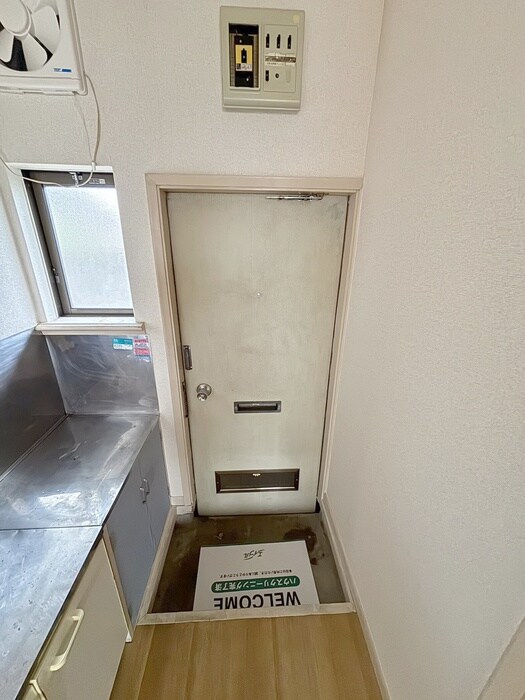物件内観写真16　(玄関)