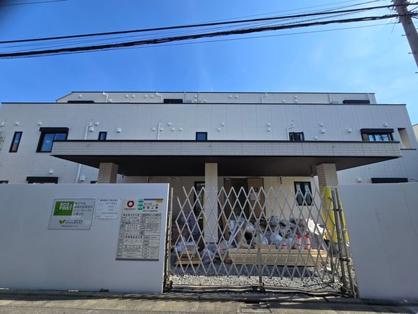 建築中