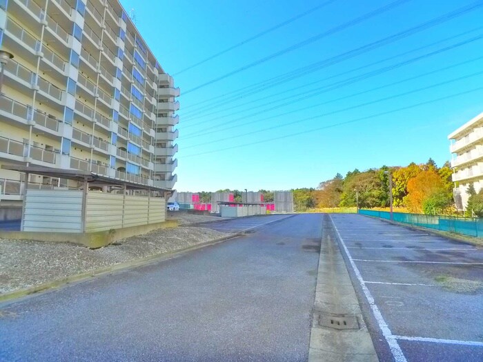 物件外観写真6　(駐車場)