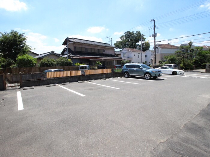 物件外観写真3　(駐車場)