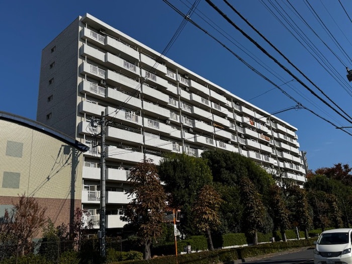 昭島つつじが丘ハイツ１２号棟の外観写真