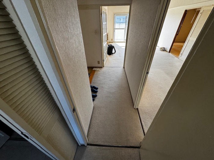 昭島つつじが丘ハイツ１２号棟の廊下