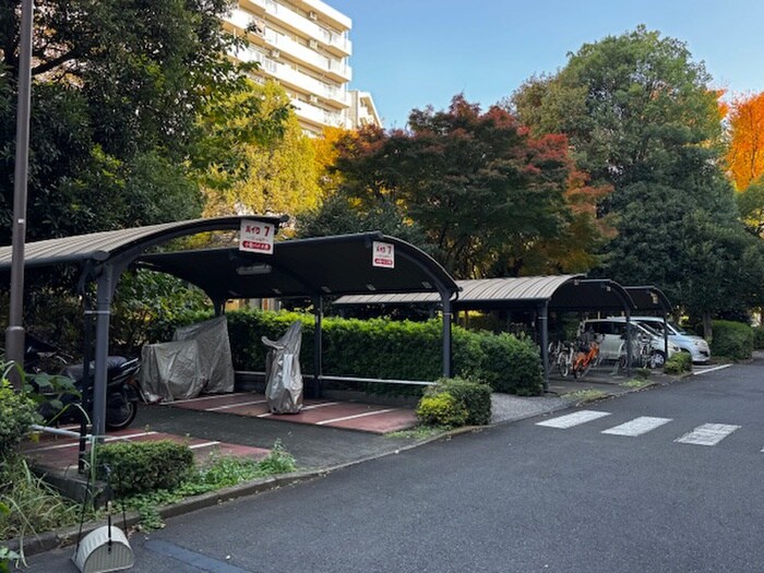 物件外観写真4　(駐輪場)