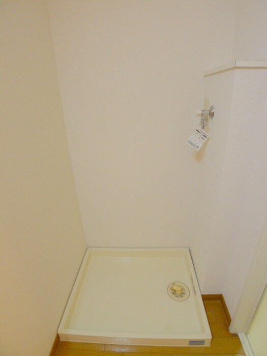 物件内観写真15　(洗濯機置場)