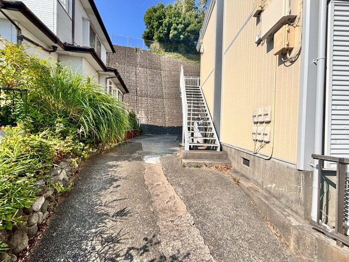 物件外観写真4　(エントランス部分)