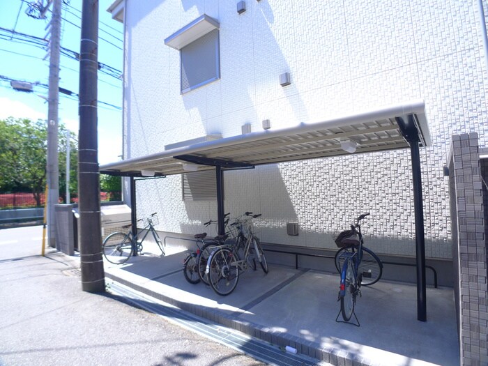 物件外観写真2　(駐輪場)
