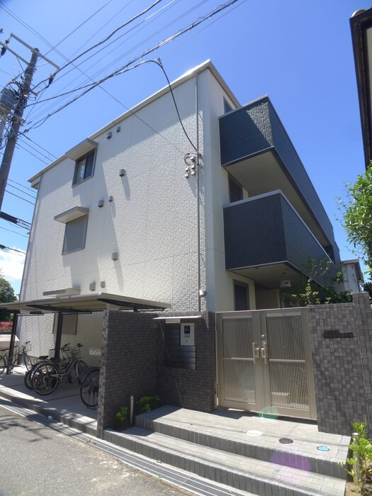 物件外観写真3　(エントランス部分)