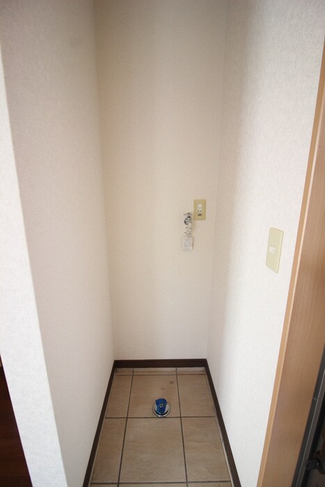 物件内観写真15　(洗濯機置場)