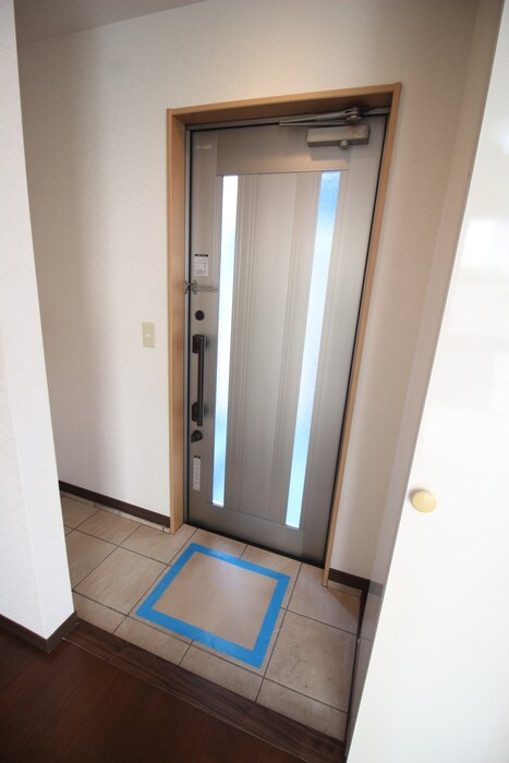物件内観写真16　(玄関)