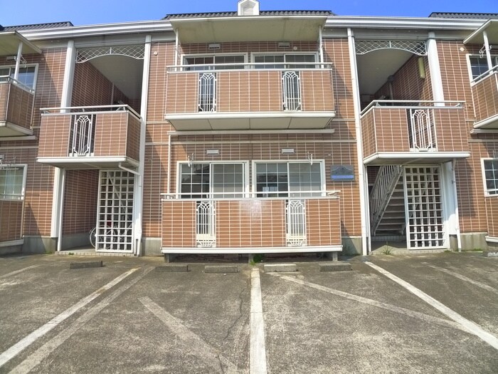 物件外観写真6　(駐車場)