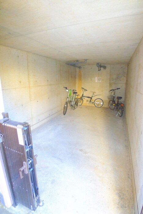 物件外観写真5　(駐輪場)