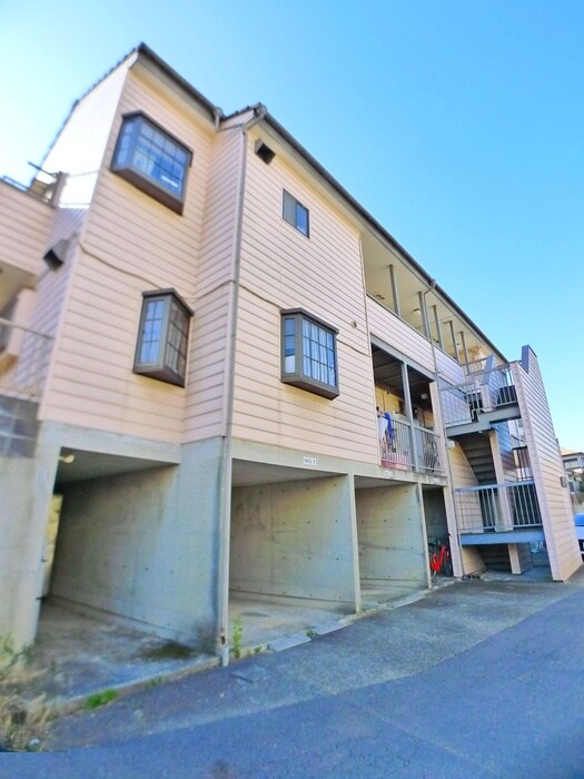 物件外観写真6　(エントランス部分)