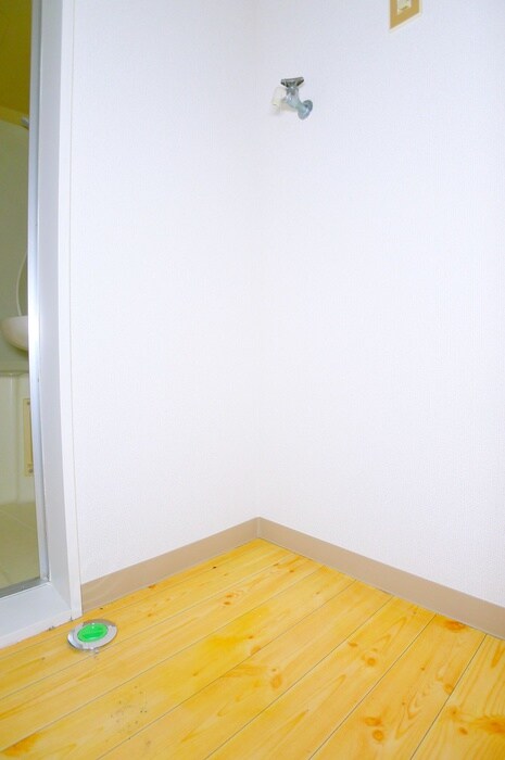 物件内観写真14　(洗濯機置場)