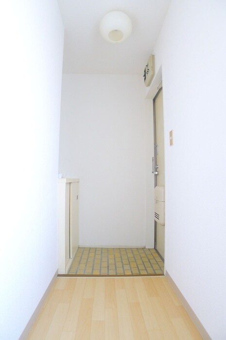 物件内観写真16　(玄関)