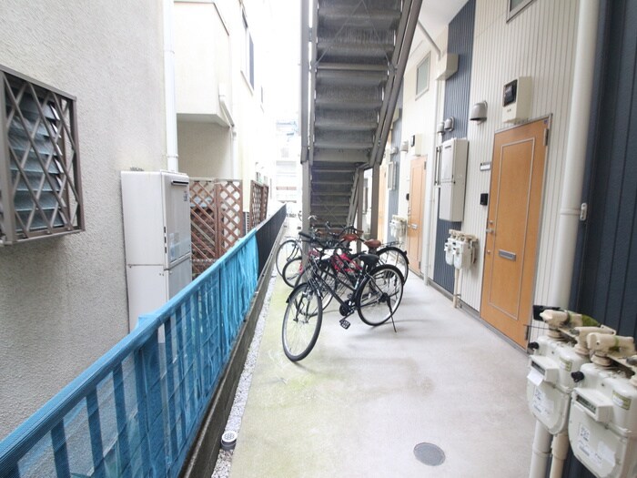 物件外観写真4　(駐輪場)