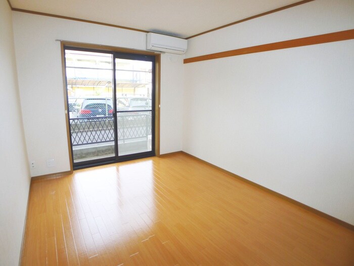 物件内観写真8　(室内からの展望)