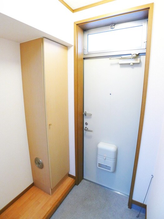 物件内観写真16　(玄関)