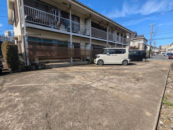 物件外観写真4　(駐車場)