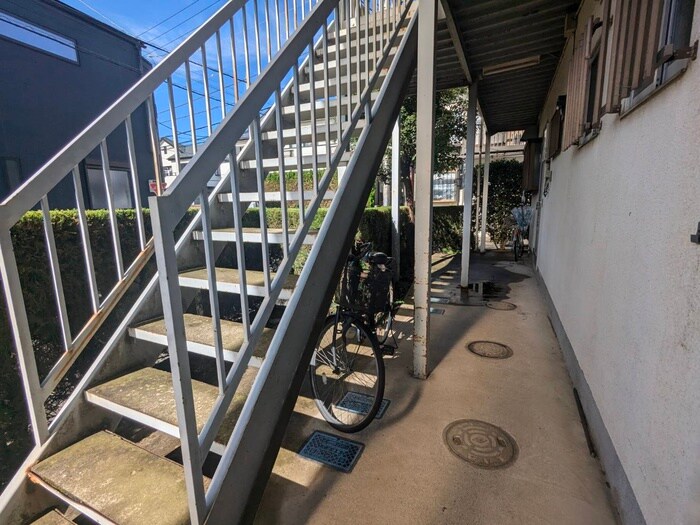 物件外観写真5　(駐輪場)