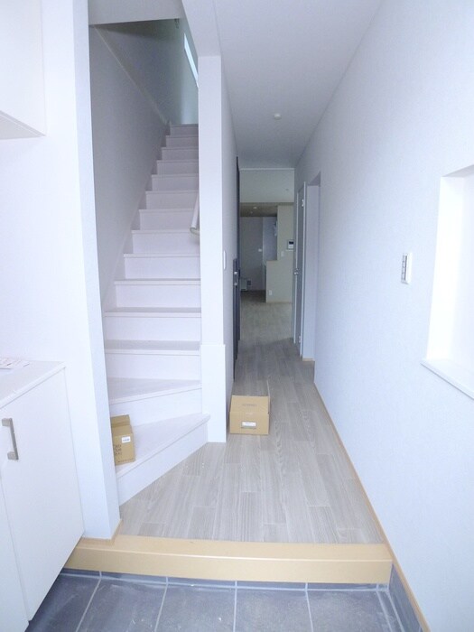 物件内観写真12　(玄関)