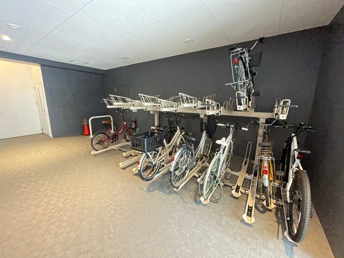 物件外観写真5　(駐輪場)