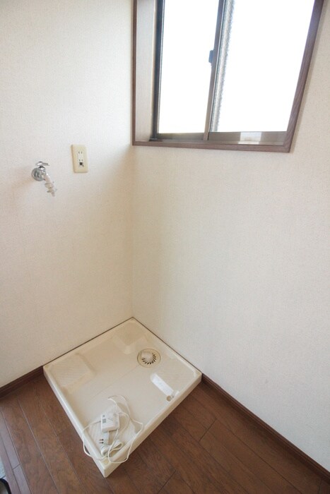 物件内観写真12　(洗濯機置場)