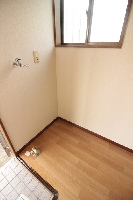 物件内観写真12　(洗濯機置場)