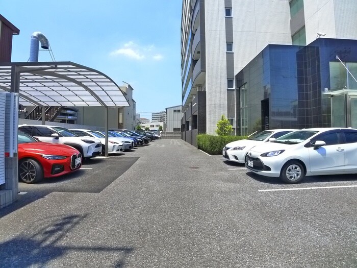 物件外観写真5　(駐車場)