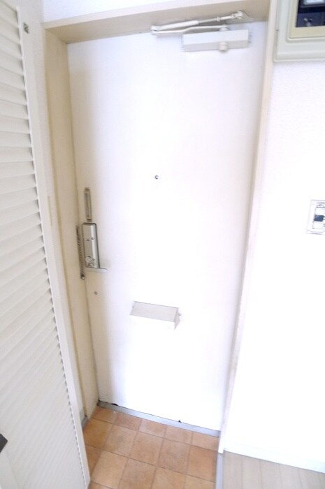 物件内観写真16　(玄関)