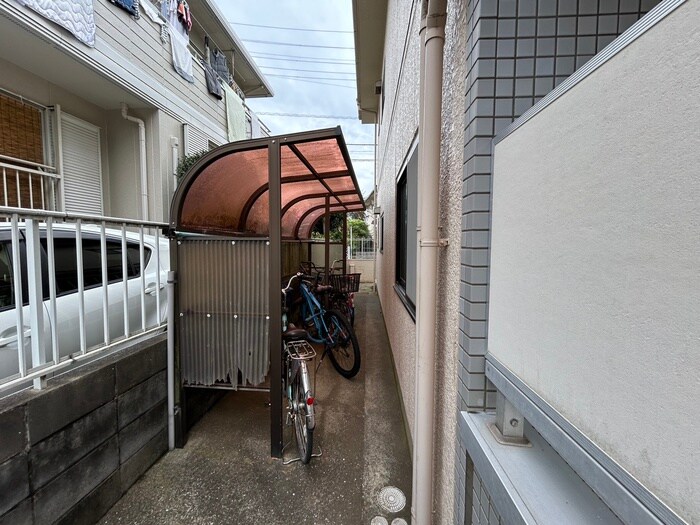 物件外観写真4　(駐輪場)
