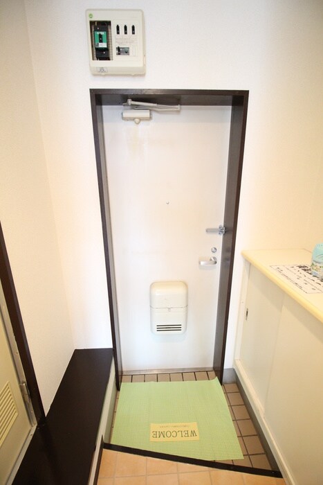 物件内観写真7　(玄関)