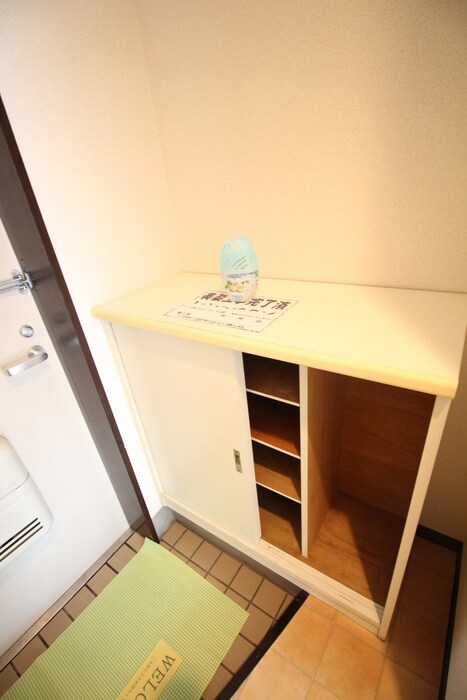 物件内観写真8　(靴箱)