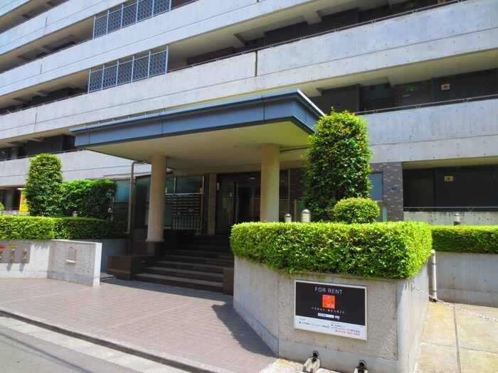 物件外観写真4　(エントランス部分)