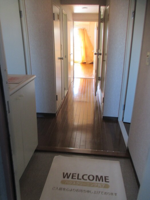 物件内観写真7　(玄関)