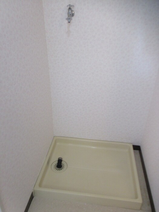 物件内観写真11　(洗濯機置場)