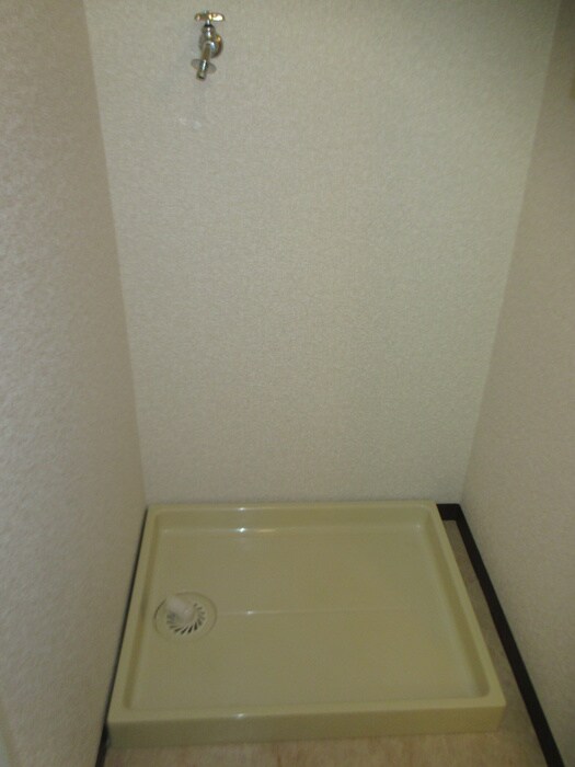 物件内観写真12　(洗濯機置場)