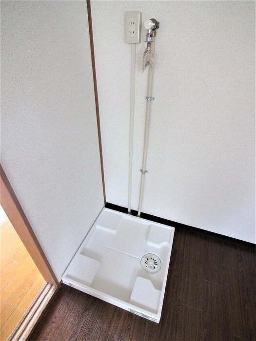 物件内観写真11　(洗濯機置場)