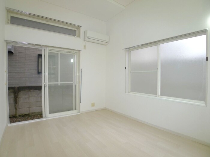 物件内観写真10　(室内からの展望)