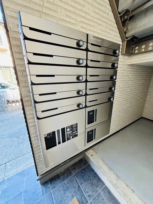 物件外観写真2　(エントランス部分)