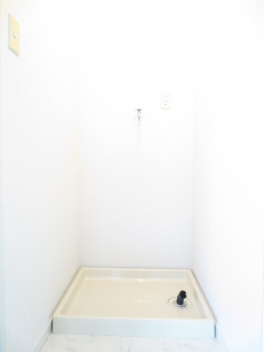 物件内観写真11　(洗濯機置場)