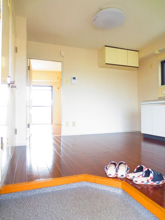 物件内観写真13　(玄関)