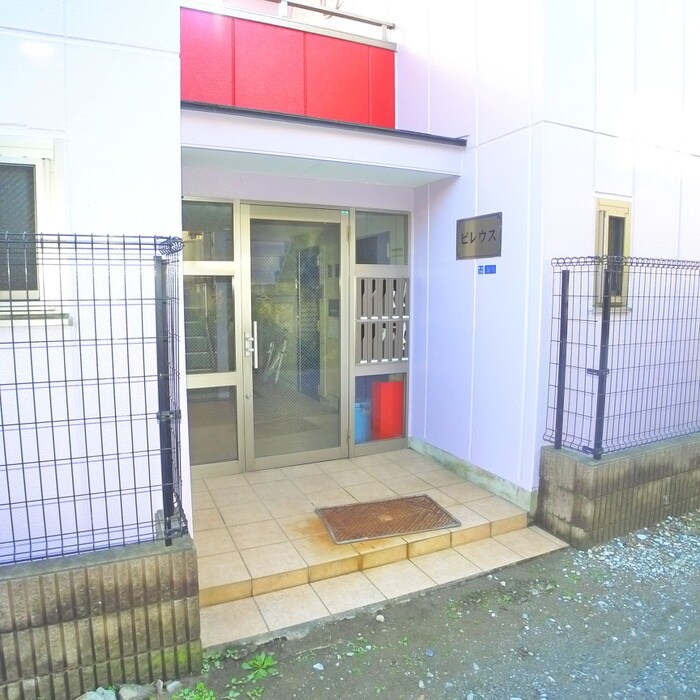 物件外観写真3　(エントランス部分)