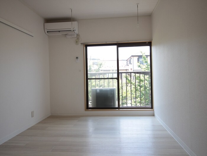 物件内観写真4　(居室)