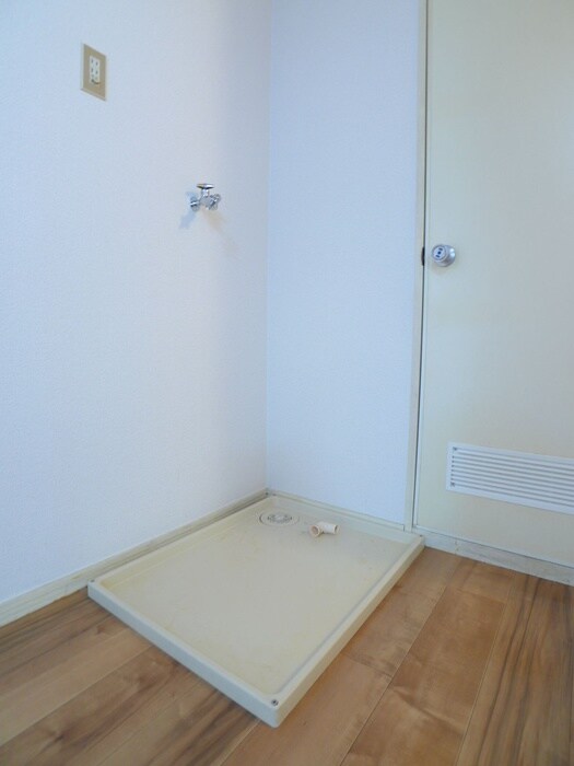 物件内観写真14　(洗濯機置場)