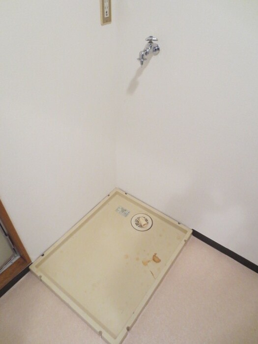 物件内観写真14　(洗濯機置場)